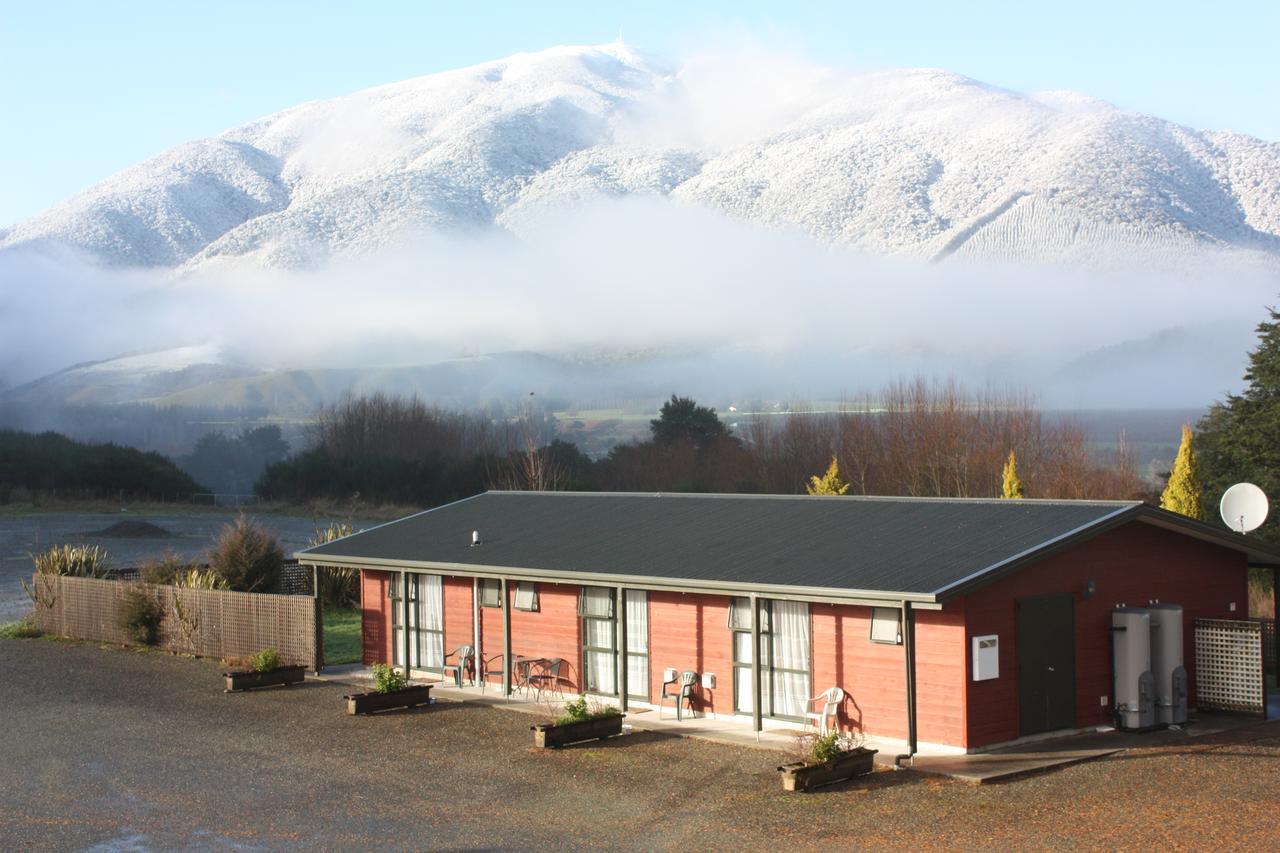 Owen River Tavern & Motels Exteriér fotografie